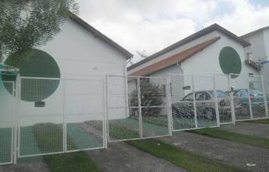 Imagem: A casa possui 2 Dormitórios, 1 Banheiro, 1 Vaga na garagem