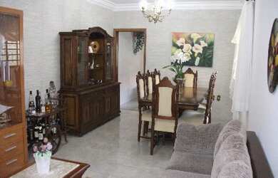 Imagem: A casa possui 3 Dormitórios, 200m² de Área e está localizado