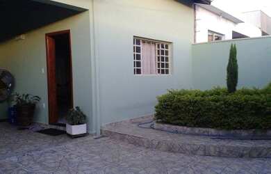 Imagem: A casa possui 3 Dormitórios e 350m² de Área e está localizado