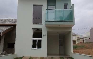 Imagem: A casa em condomínio possui 3 Dormitórios, 3 Suítes, 4 Banheiros