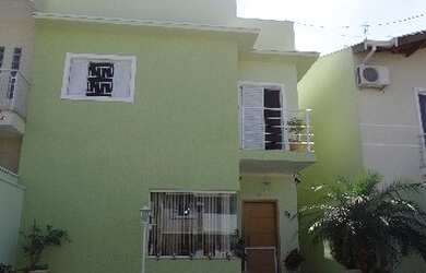 Imagem: A casa em condomínio possui 4 Dormitórios, 1 Suíte, 3 Banheiros