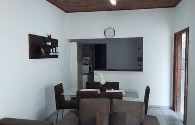 Imagem: A casa possui 2 Dormitórios, 1 Suíte, 2 Banheiros, 1 Vaga