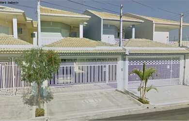 Imagem: A casa possui 3 Dormitórios, 1 Suíte, 3 Banheiros, 3 Vagas