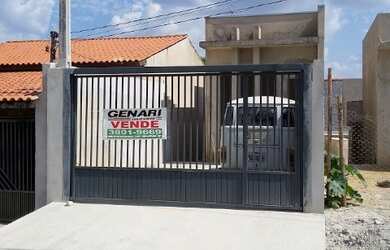 Imagem: A casa possui 2 Dormitórios, 1 Banheiro, 2 Vagas na garagem