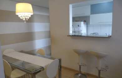 Imagem: O apartamento possui 2 Dormitórios, 1 Banheiro, 1 Vaga na garagem