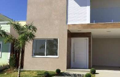 Imagem: A casa em condomínio possui 3 Dormitórios, 3 Suítes, 4 Banheiros