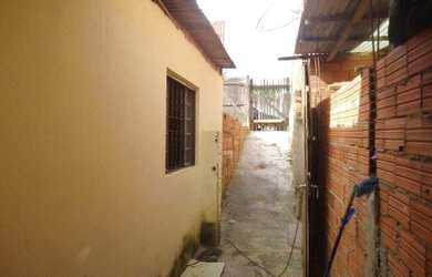 Imagem: A casa possui 1 Dormitório, 1 Banheiro, 135m² de Área e