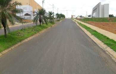 Imagem: O terreno possui 500m² de Área Privada e está localizado