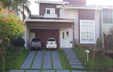 Imagem: A casa em condomínio possui 4 Dormitórios, 3 Suítes, 2 Banheiros