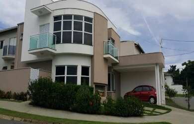 Imagem: A casa em condomínio possui 4 Dormitórios, 1 Suíte, 1 Banheiro