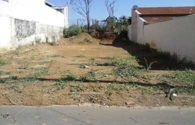 Imagem: O terreno possui 250m² de Área Privada e está localizado