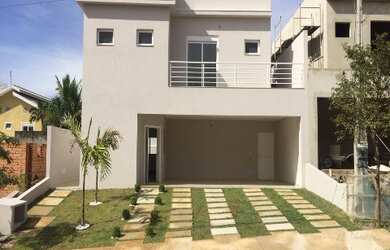 Imagem: A casa em condomínio possui 4 Dormitórios, 3 Suítes, 5 Banheiros