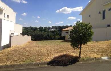 Imagem: O terreno possui 420m² de Área Privada e está localizado