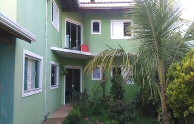 Imagem: A casa possui 3 Dormitórios, 1 Suíte, 3 Banheiros, 2 Vagas