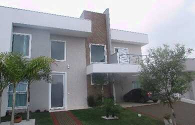 Imagem: A casa em condomínio possui 3 Dormitórios, 3 Suítes, 5 Banheiros