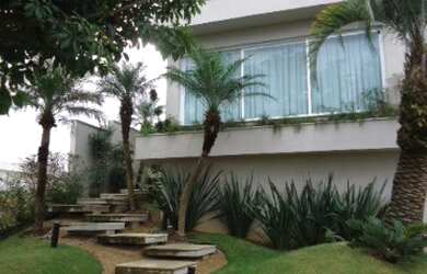 Imagem: A casa em condomínio possui 4 Dormitórios, 3 Suítes, 6 Banheiros