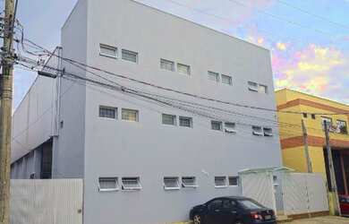 Imagem: O depósito possui 6 Banheiros e 1000m² de Área e está localizado