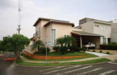 Imagem: A casa em condomínio possui 3 Dormitórios, 3 Suítes, 5 Banheiros