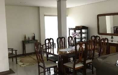 Imagem: A casa possui 3 Dormitórios, 3 Suítes, 2 Vagas na garagem