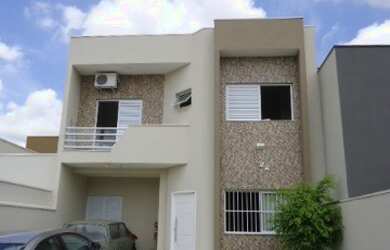 Imagem: A casa em condomínio possui 3 Dormitórios, 1 Suíte, 3 Banheiros