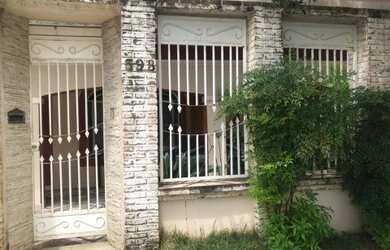 Imagem: A casa possui 2 Dormitórios, 1 Suíte, 250m² de Área e está