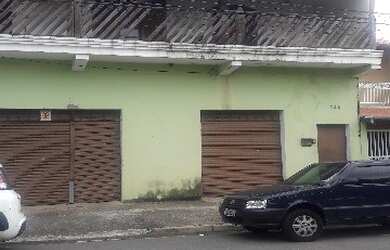 Imagem: A casa possui 3 Dormitórios, 3 Suítes, 4 Banheiros, 2 Vagas