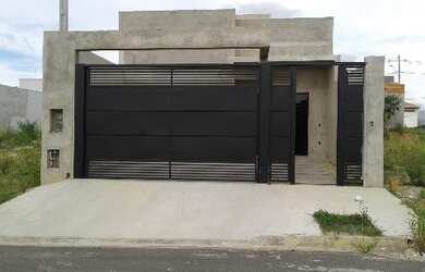 Imagem: A casa possui 2 Dormitórios, 1 Suíte, 2 Banheiros, 150m²