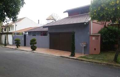 Imagem: A casa possui 4 Dormitórios, 2 Suítes, 4 Banheiros, 3 Vagas