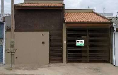 Imagem: A casa possui 2 Dormitórios, 1 Suíte, 2 Banheiros, 1 Vaga