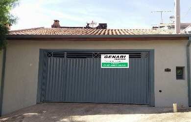 Imagem: A casa possui 3 Dormitórios, 1 Suíte, 2 Banheiros, 2 Vagas