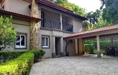 Imagem: A casa em condomínio possui 4 Dormitórios, 4 Suítes, 7 Banheiros