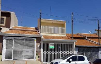 Imagem: A casa possui 3 Dormitórios, 2 Suítes, 3 Banheiros, 2 Vagas