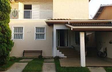 Imagem: A casa em condomínio à venda possui 3 Dormitórios, 3 Banheiros