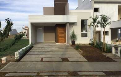 Imagem: A casa em condomínio possui 3 Dormitórios, 1 Suíte, 1 Banheiro