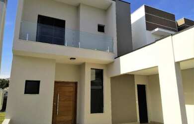 Imagem: A casa em condomínio possui 4 Dormitórios, 3 Suítes, 4 Banheiros