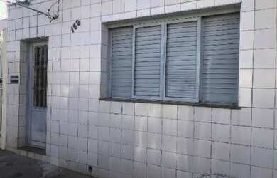 Imagem: A casa possui 3 Dormitórios, 1 Banheiro, 140m² de Área e