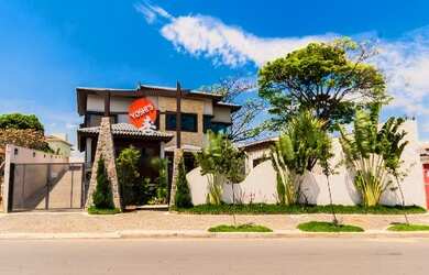 Imagem: A loja possui 6 Banheiros, 1.200m² de Área e está localizado