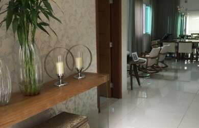 Imagem: A casa em condomínio possui 5 Dormitórios, 5 Suítes, 6 Banheiros