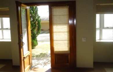 Imagem: A casa em condomínio possui 3 Dormitórios, 1 Suíte, 2 Banheiros