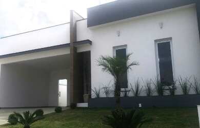 Imagem: A casa em condomínio possui 3 Dormitórios, 3 Suítes, 300m²