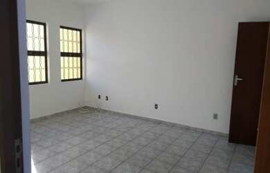 Imagem: A casa possui 2 Dormitórios, 1 Suíte, 2 Banheiros, 125m²