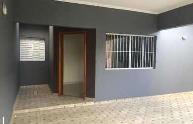 Imagem: A casa possui 3 Dormitórios, 1 Suíte, 150m² de Área e está