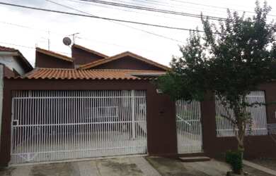 Imagem: A casa possui 3 Dormitórios, 3 Banheiros, 275m² de Área e