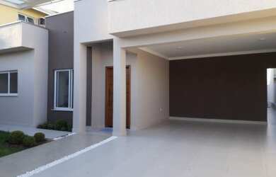 Imagem: A casa possui 3 Dormitórios, 1 Suíte, 2 Banheiros, 2 Vagas