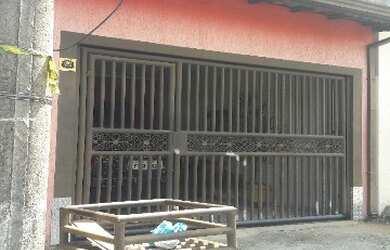 Imagem: A casa possui 2 Dormitórios, 1 Banheiro, 2 Vagas na garagem