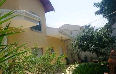 Imagem: A casa possui 5 Dormitórios, 1 Suíte, 5 Banheiros, 3 Vagas