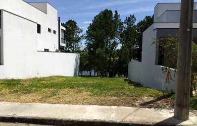 Imagem: O terreno possui 360m² de Área Privada e está localizado