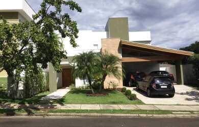 Imagem: A casa em condomínio possui 3 Dormitórios, 3 Suítes, 6 Banheiros