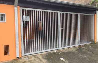 Imagem: A casa possui 2 Dormitórios, 1 Suíte, 2 Banheiros, 3 Vagas