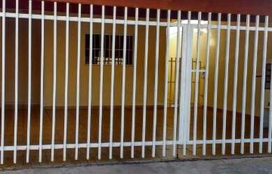 Imagem: A casa possui 2 Dormitórios, 1 Suíte, 2 Banheiros, 2 Vagas